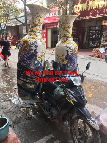 Lộc bình sứ Bát Tràng đắp nổi Công Đào 1m75 bọc đồng LBMRBD02