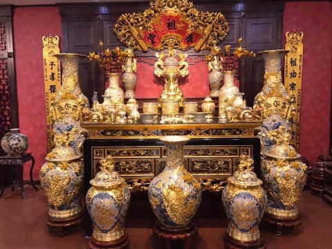 Ban thờ có 5 bát hương được lựa chọn như thế nào