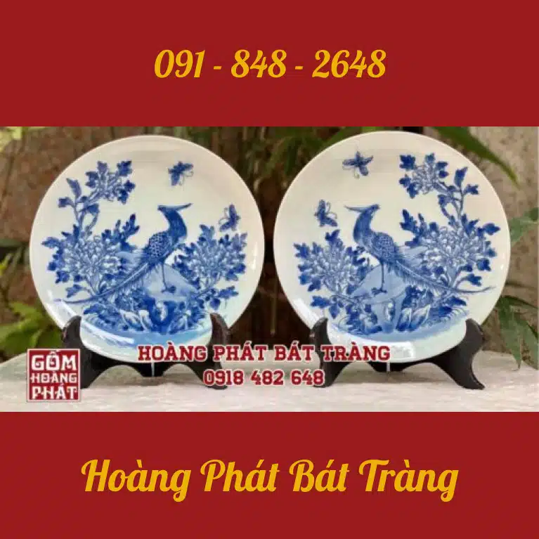 Đĩa cảnh Chim trĩ hoa phù dung men lam vẽ kỹ Bát Tràng đường kính 24cm