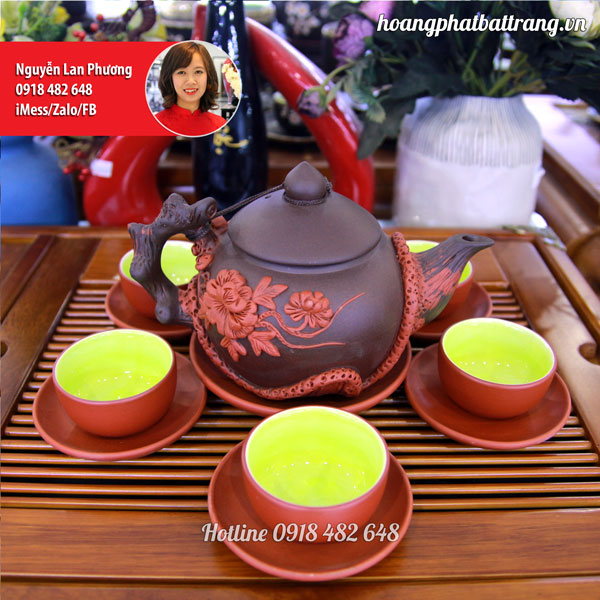 Ấm chén tử sa Bát Tràng đắp nổi phù dung phối đen đỏ SP677