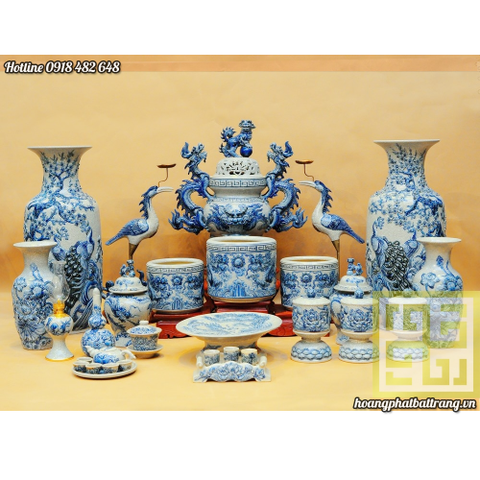 bộ đồ thờ tam sự, ngũ sự gốm Bát Tràng với kích thước bàn thờ 2m17 - Bộ đỉnh hạc men lam