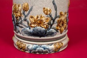 bat huong hoa sen dap noi men ran cao cap bat trang 3297 600x401 1