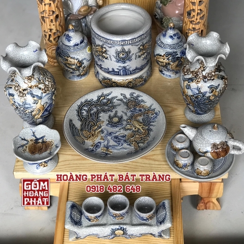 Chọn lựa bộ thần tài gốm sứ Bát Tràng cho ban thờ thần tài
