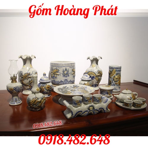 Bộ đồ thờ men rạn đắp nổi rồng cho ban thờ thần tài DTR006-1