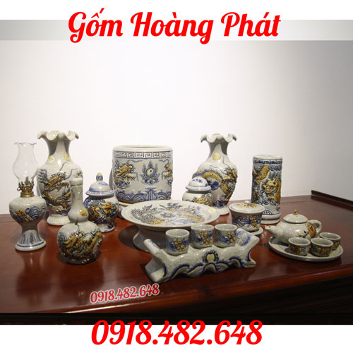 Bộ đồ thờ men rạn đắp nổi rồng cho ban thờ gia tiên DTR007