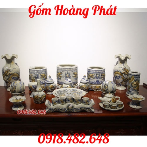 Mua bộ đồ thờ cúng bằng sứ hay bộ đồ thờ bằng đồng loại nào tốt hơn