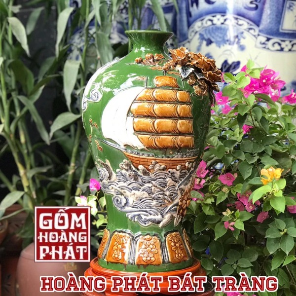 Mai bình tích lộc Thuận buồm xuôi gió nền xanh đắp nổi Bát Tràng H47cm