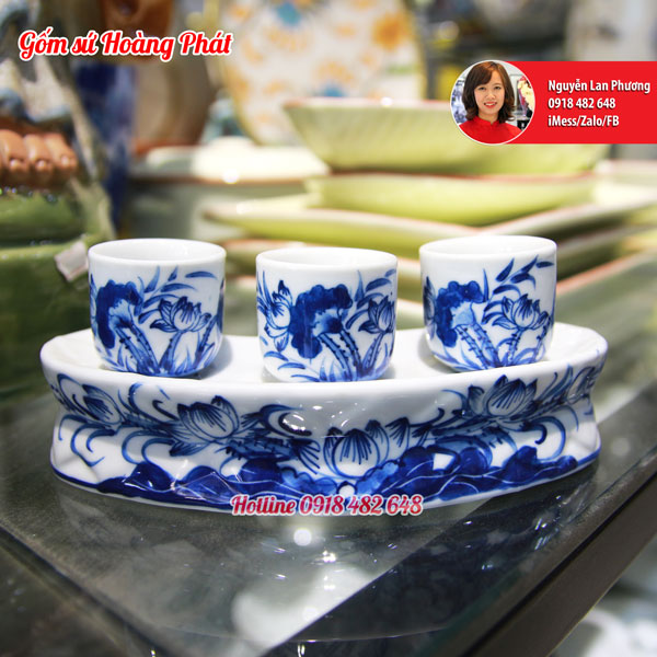 Kỷ 3 chén vẽ hoa sen