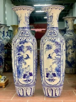 Lục bình sứ tứ quý men lam vẽ thường