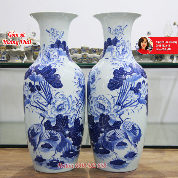 Tiểu lộc bình sứ men lam vẽ Sen Hạc 60cm