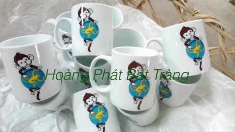 Cốc sứ Bát Tràng in logo dáng C