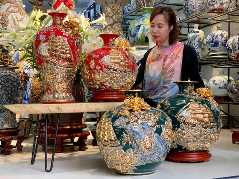 Bình hút tài lộc đắp nổi mạ vàng cao cấp Bát Tràng