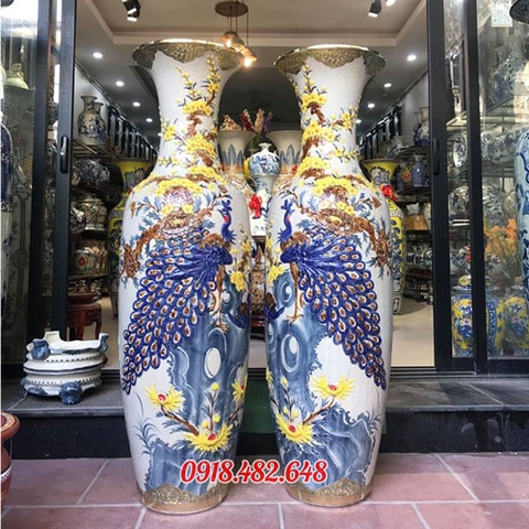 Chọn lộc bình Bát Tràng theo tuổi mệnh của gia chủ hợp phong thủy - Lọ lộc bình công đào đắp nổi Bát Tràng