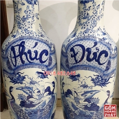 Chọn lộc bình sứ Phúc Đức đặt tại phòng thờ gia tiên