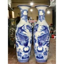 Lộc bình sứ Bát Tràng 2025 men lam khử cá chép trông trăng