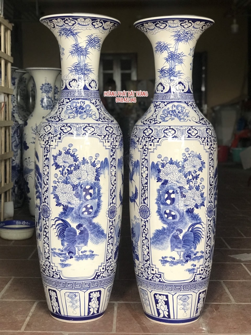 Lục bình Bát Tràng men lam tứ quý vẽ kỹ