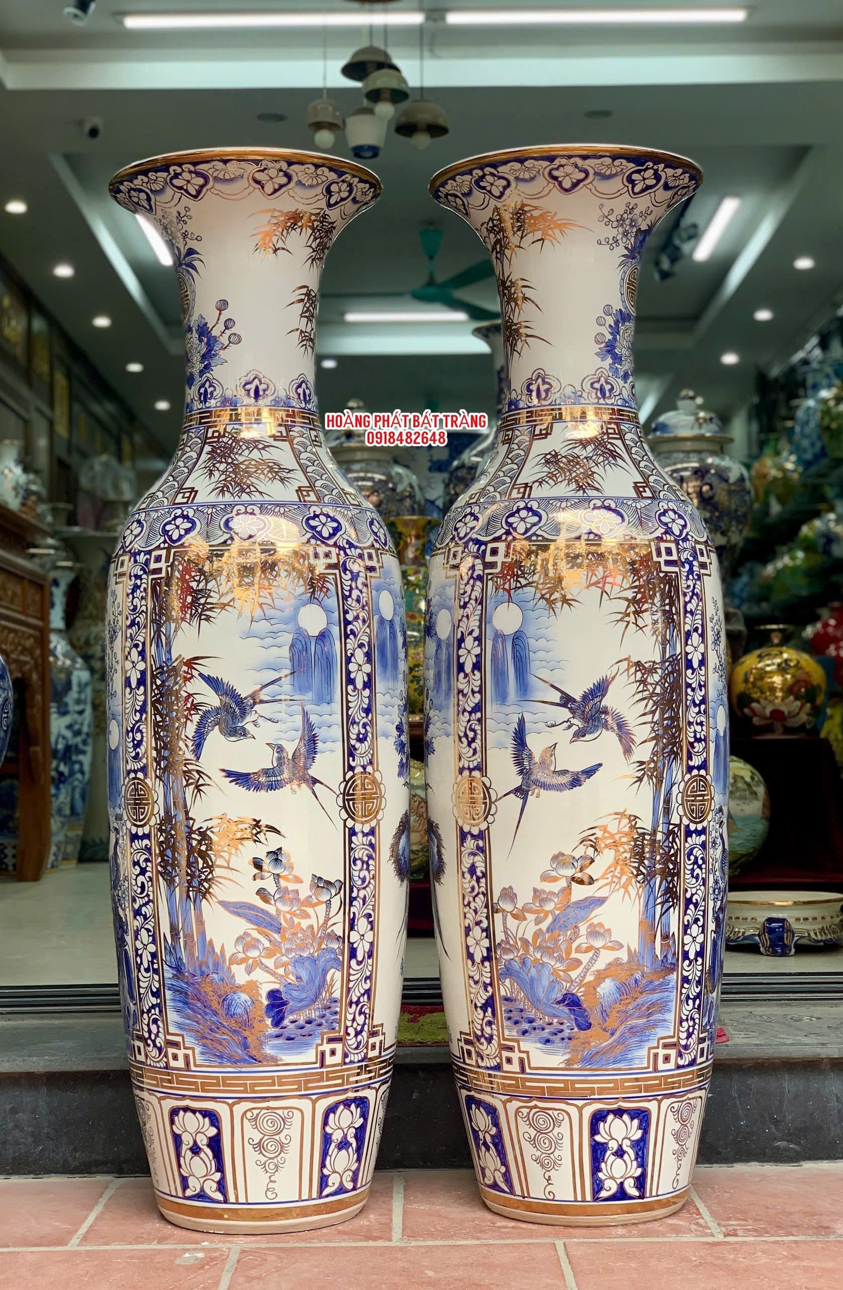 Lục bình sứ vẽ vàng Bát Tràng tứ quý