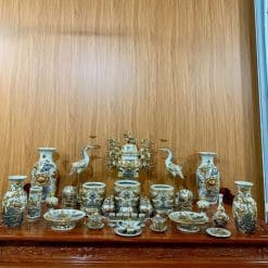 Alternative view of BỘ ĐỒ THỜ MEN RẠN ĐẮP NỔI VẼ VÀNG 13C