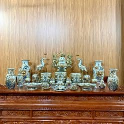 Alternative view of BỘ ĐỒ THỜ MEN RẠN ĐẮP NỔI VẼ VÀNG 14C