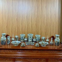 Alternative view of BỘ ĐỒ THỜ MEN RẠN ĐẮP NỔI VẼ VÀNG 03A