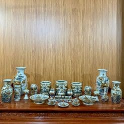 Alternative view of BỘ ĐỒ THỜ MEN RẠN ĐẮP NỔI VẼ VÀNG 09A