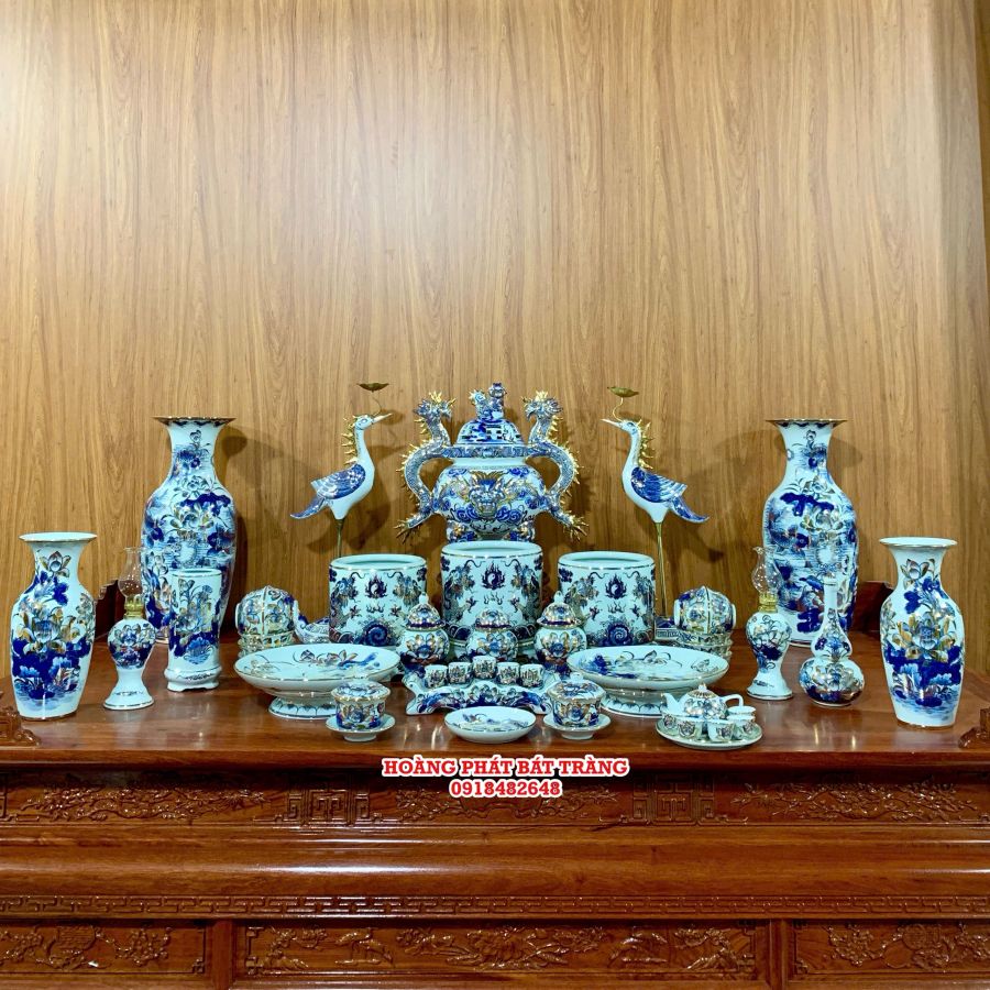 BỘ ĐỒ THỜ MEN LAM VẼ VÀNG BÁT TRÀNG 04C