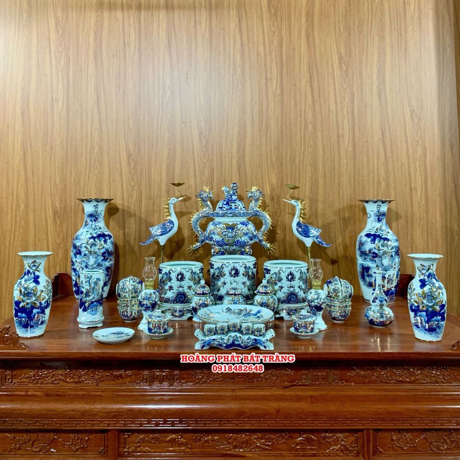 BỘ ĐỒ THỜ MEN LAM VẼ VÀNG BÁT TRÀNG 06A