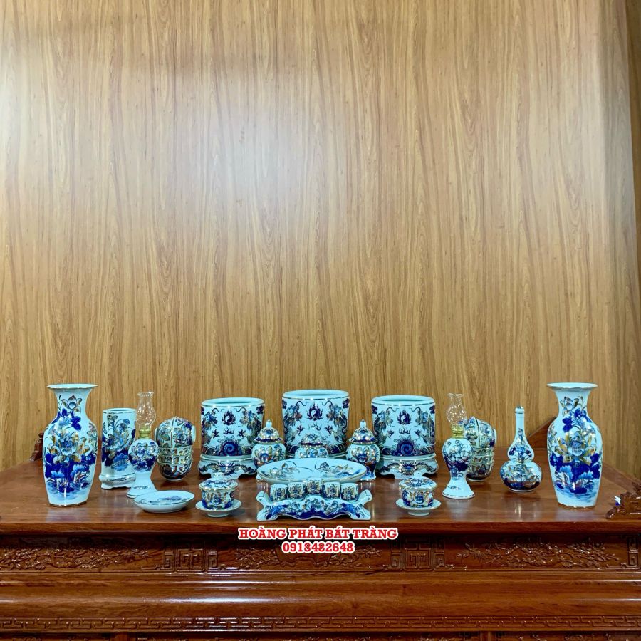 BỘ ĐỒ THỜ MEN LAM VẼ VÀNG BÁT TRÀNG 07C