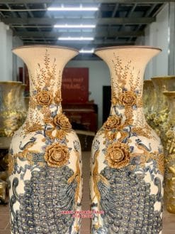 Lục bình công đào men rạn đắp nổi hoa kênh
