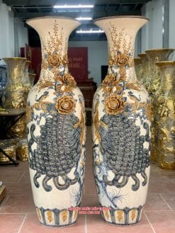 Lục bình công đào men rạn đắp nổi hoa kênh