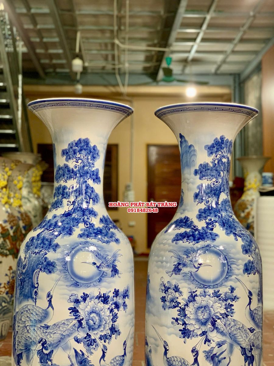 Lục bình sứ Bách hạc quần tùng men lam 1m4